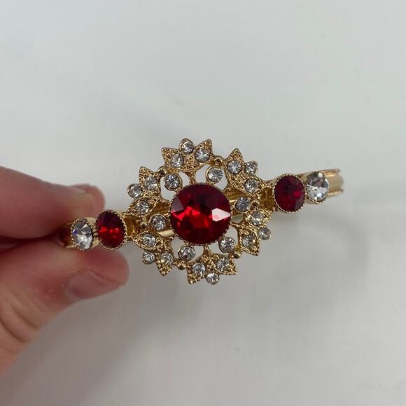 Monet Jewelry - Monet costume jewels gold tone bracelet